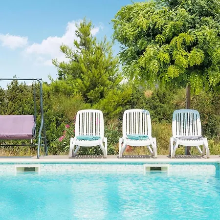 Holiday home In W/ Outdoor Swimming Pool, Wifi And 2 Bedrooms