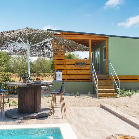 In W/ Outdoor Swimming Pool, Wifi And 2 Bedrooms Holiday home Tisno