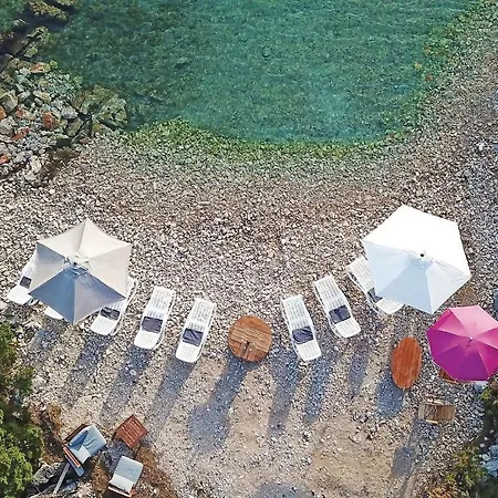 Holiday home In W/ Outdoor Swimming Pool, Wifi And 2 Bedrooms *