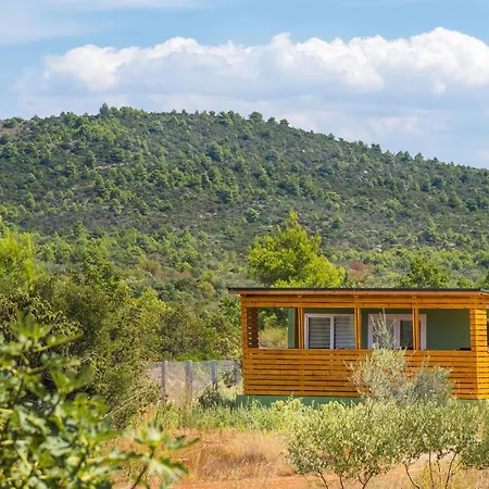 Holiday home In W/ Outdoor Swimming Pool, Wifi And 2 Bedrooms